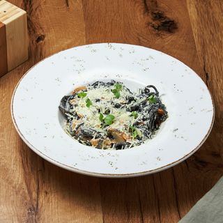 Pasta with mushrooms and bechamel