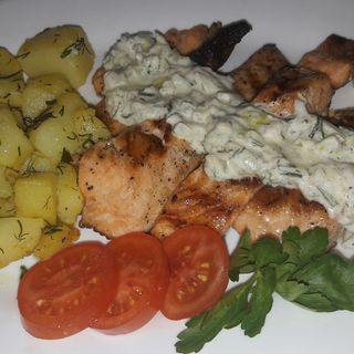 Сьомгова пъстърва с копърен сос (350г)