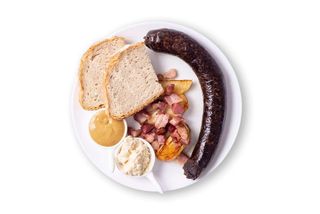 Kaszanka z cebulką i jabłkiem
