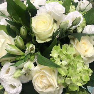 Bouquet bianco di fiori misti | misura grande