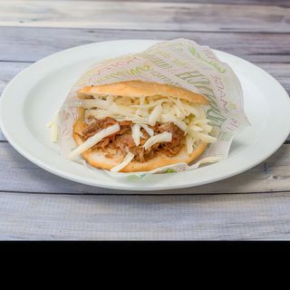 Arepa Mechada y queso