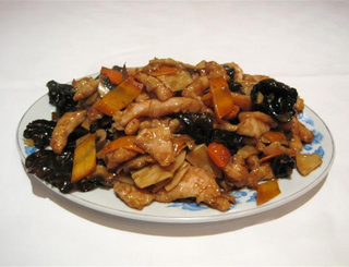 152. Пиле с бамбук и китайски гъби