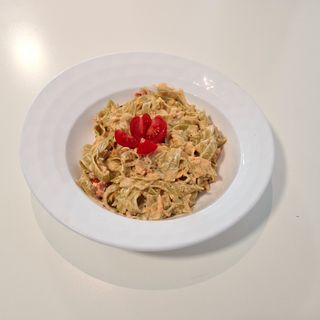 Zelena pašta u umaku od lososa 