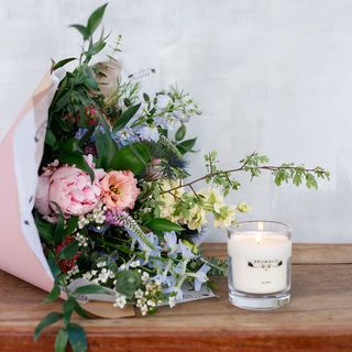 Set de ramo con vela de jazmín