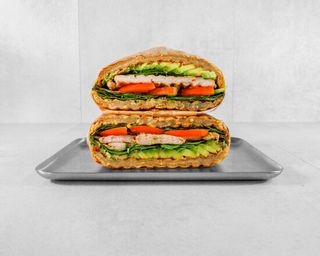 Sandwich De Croissant De Pollo