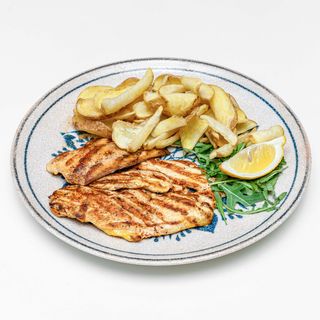Petto di pollo grigliato con patatine