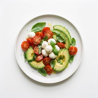 Ensalada De Mozzarella Con Aguacate