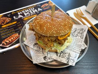 Burger crispy de pui