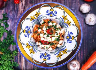 Паста с домат и моцарела (400г)