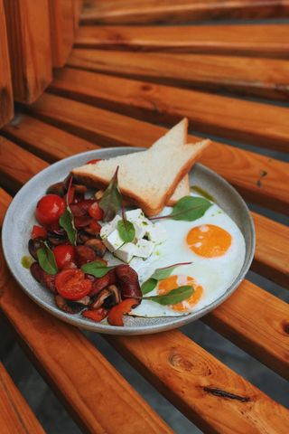 Яэчня з ковбасою та овочами