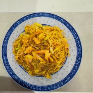 35 Spaghetti di riso con gamberi e verdure