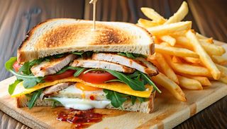 Club Sandwich cu Sos Tartar
