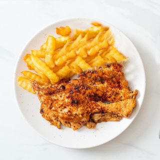 Pechuga de pollo a la plancha con patatas fritas (infantil)