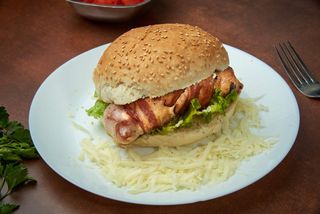 Rolovani pileći ražnjić