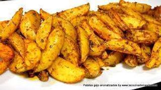 Plato De Patatas Luxe Con Salsas