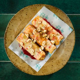 Rolnice sa "Asiago" sirom i hibiskusom