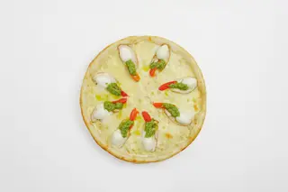 Пицца с курицей и соусом Песто