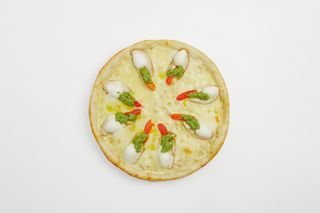 Пицца с курицей и соусом Песто