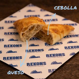 Empanada Cebolla Caramelizada Y Queso