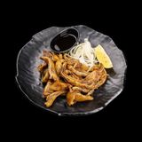 Свински уши със соев сос и  лук (300г)