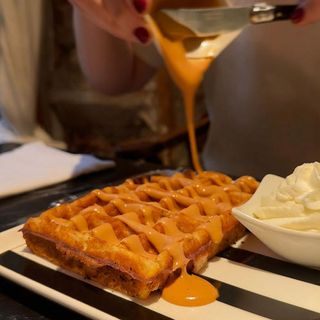 Gofre con crema de Turrón