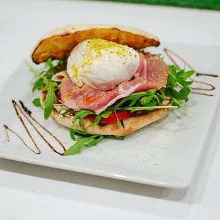 Puccia speciale crudo e pistacchio + Coca-Cola Lattina 330ml + pasticciotto