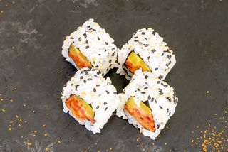 Урамаки спайси дайкон (4бр - 100г)