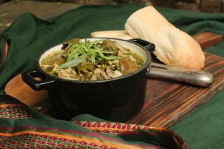 ჩაშუშული კალმახა სოკო ტარხუნით და პიტნით 