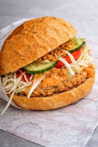 Hamburger cu snitel pui