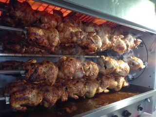 pollo + patatas + croquetas a elegir + regalo