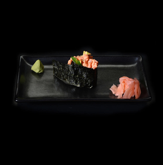 Spicy tuna gunkan 