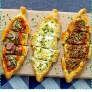 بيتزا البيتا على الطريق التركية (توركيش بيتزا) بالدجاج