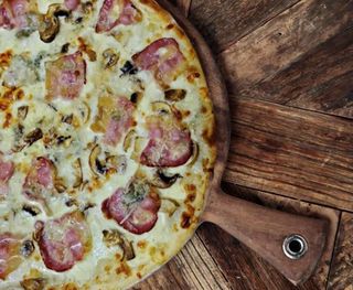 პრემიუმ კარბონარა, პარაგონე, ხორცის მიქსი (40სმ) + პეპერონი საჩუქრად