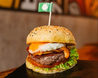 Hambúrguer Tudo ao Molho