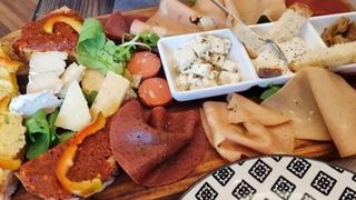 Tagliere affettati e formaggi veg