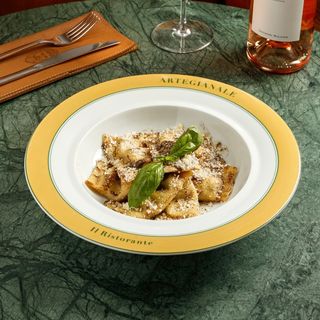 Raviolli de casa cu ciuperci si sos de trufe
