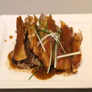 602 Pato asado en salsa touchi