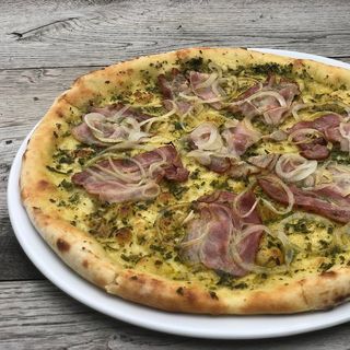 Фокаччо з беконом і цибулею (1 шт)