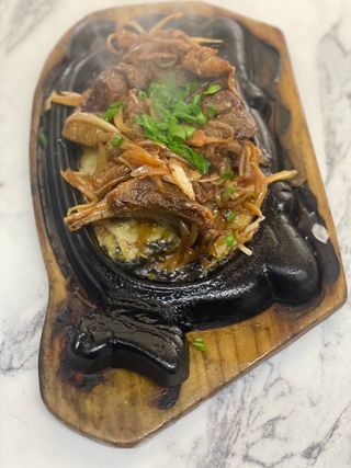 Баранина на жаровне с луком