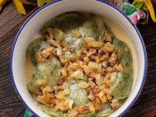 Вареники з зеленого шпинатного тіста  (200/50г)