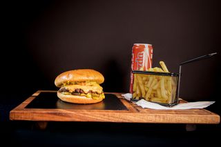 Classic Papi caliente combo burger + pomfrit + piće - NOVO