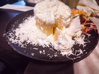 Mămăligă cu brânză și smântână