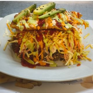 Patacón Clásico con Carne Mechada
