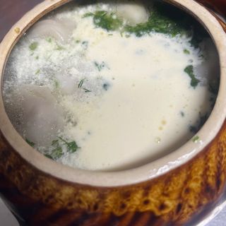 Пельмени в горшочке с грибами