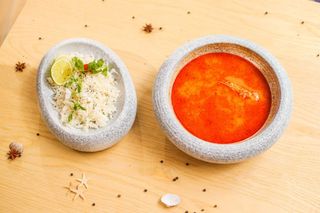 Том Ям с  морепродктами острый тайский суп ,подается с рисом