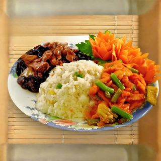 Orez cu legume și ouă