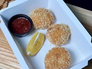 Креветка Болл-фрі з полуничним соусом (3шт - 300г)