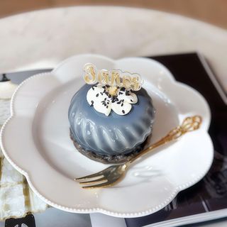 Sesamo negro, yuzu y chocolate blanco