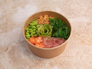 Poke De salmón Y Atún Crujiente 