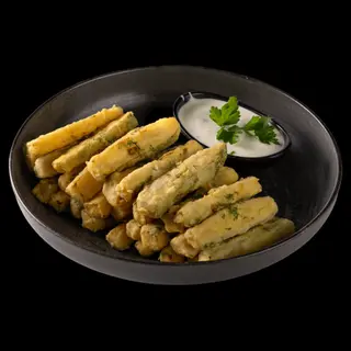 Хрупкави пръчици от тиквички с млечен сос (250г)